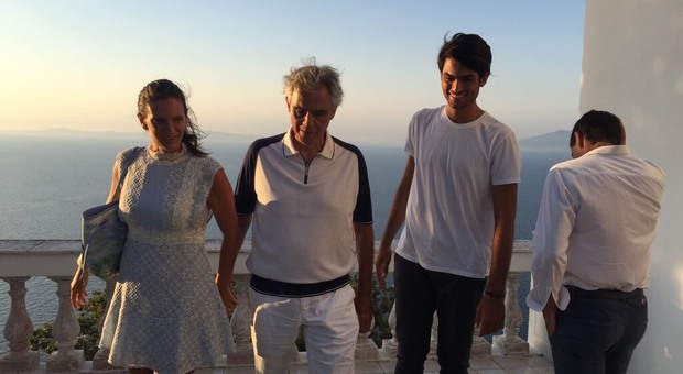 Andrea Bocelli, blitz a Villa Lysis a Capri: «Un'esperienza unica»