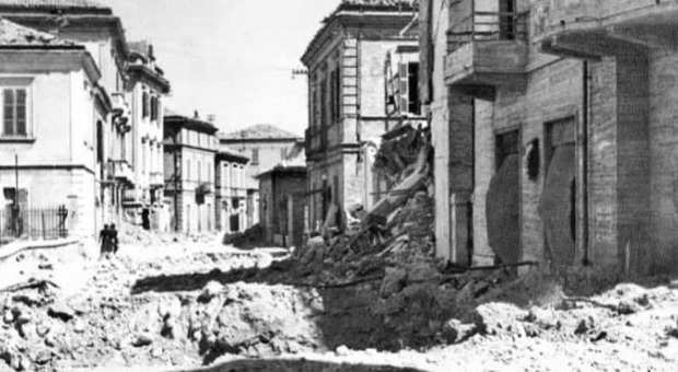 Pescara devastata dopo il primo bombardamento del 31 agosto 1943