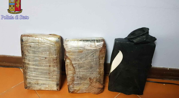 Roma, viaggia con 3 chili di coca in auto: trafficante arrestato sul Gra