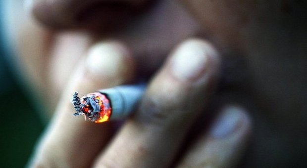 Il marito fumatore muore, il colosso del tabacco deve risarcire la vedova con 17 miliardi di euro