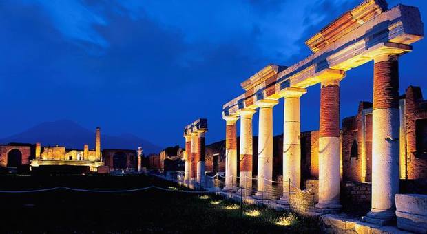 Pompei by night