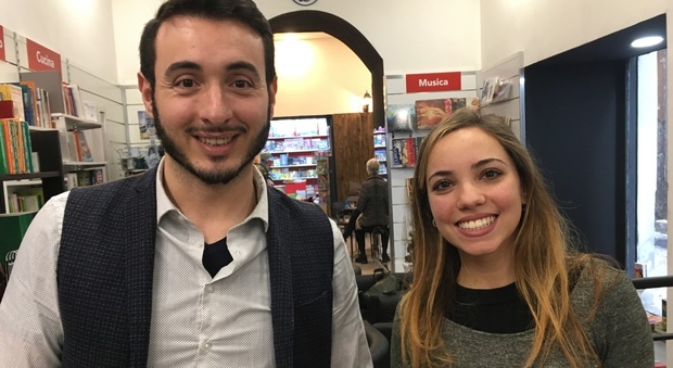 Nasce il book bar di Anna e Andrea: «Restiamo a Napoli e ci inventiamo un lavoro»