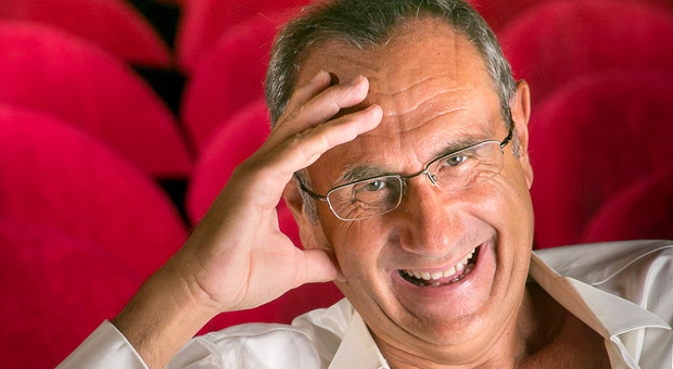 Gino Rivieccio, 40 anni di carriera e comicità elegante: serata-evento al Mercadante