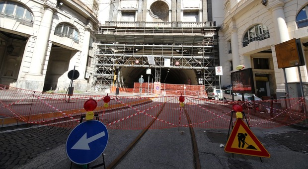 Galleria della Vittoria chiusa, Confcommercio al Comune di Napoli: riaprire al traffico il Plebiscito e via Chiaia