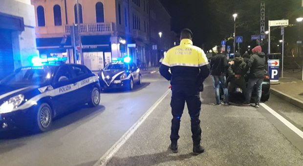 Controlli di polizia urbana a Mestre in via Piave