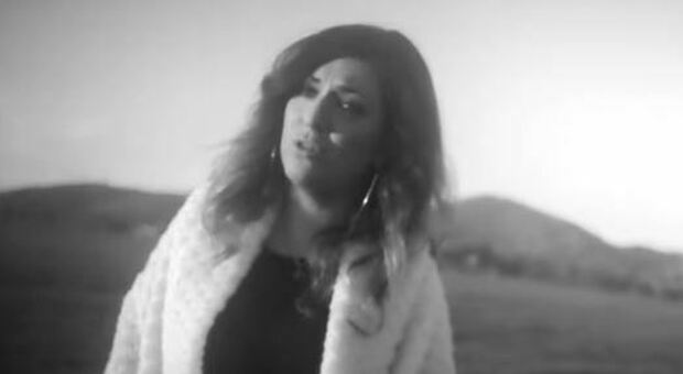 Musica, nuovo brano e videoclip della cantante Veronica Kirchmajer: da venerdì online "Adesso che ci sei"