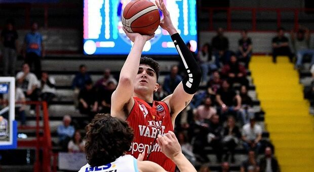 Basket, ridotta la penalizzazione a Varese da meno 16 a meno 11