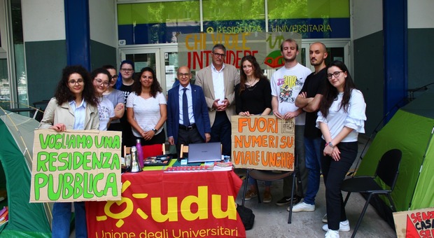 Protesta degli studenti per gli alloggi ad Udine. Scende in campo l'Università