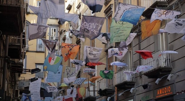 Cento drappi aprono il Napoli Strit Festival