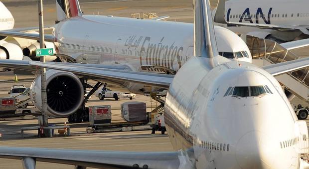Bimba di sette anni muore durante il volo Emirates da Dubai a Monaco