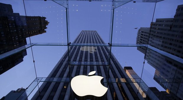 Apple, gli Usa indagano sul rallentamento dei vecchi iPhone