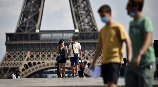 Covid, Francia: obbligo mascherina esteso a tutta Parigi