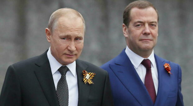 Medvedev contro il nuovo capo dell'esercito ucraino Syrsky: «Traditore e nazista, mi fa disgusto»
