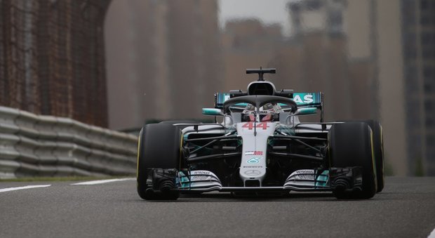 Formula 1, Hamilton domina le libere di Shanghai. Vettel quarto