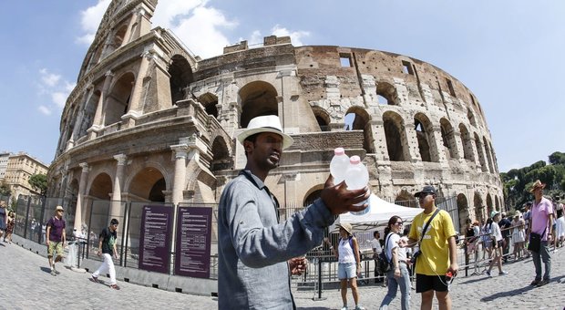 Roma, il racket dell'acqua gelata: fino a 5 euro per una bottiglietta