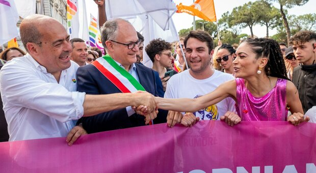 Roma Pride, via al corteo in piazza della Repubblica. Elodie madrina, attesi in migliaia