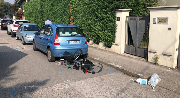 La bicicletta dell'anziana investita mortalmente in via Pascoli