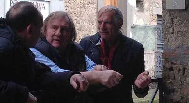 Gerard Depardieu e la guida Mattia Buondonno