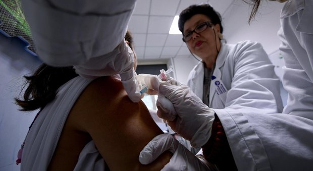 Vaccini, genitori scrivono a Grasso: «Non tirate il freno a mano sul decreto»