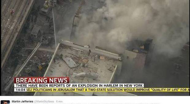 Crollo palazzi a Manhattan, sale a sei il numero delle vittime. Decine i dispersi