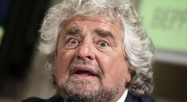Beppe Grillo scrive alle mamme di Salvini e Di Maio: «Bocciati dalla Ue, il mio pensiero è andato a voi»