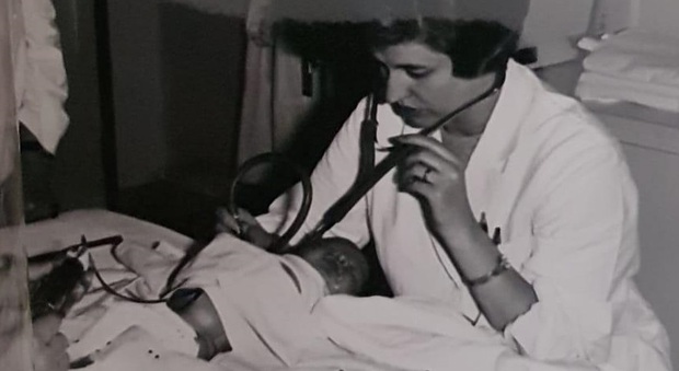 È morta la pioniera delle donne chirurgo: rinunciò a diventare primario per curare i pazienti come medico di base