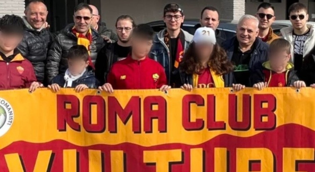 Tifosi della Roma aggrediti in autostrada: «Ultras del Napoli ci hanno minacciato, nessuna pietà nonostante i bambini»