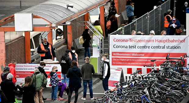 Coronavirus nel mondo. Spagna, 222 vittime e 15 mila casi. In Germania oltre 7.300 contagiati. Tribunale Berlino: niente stop dei bar