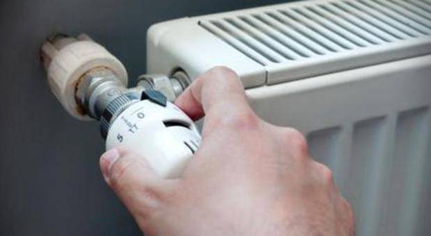 Luglio inoltrato: termosifoni e condizionatori accesi insieme