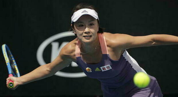 Caso Peng Shuai, la Federazione mondiale tennis non sospende i tornei in Cina: «Non possiamo punire 1,4 miliardi di persone»