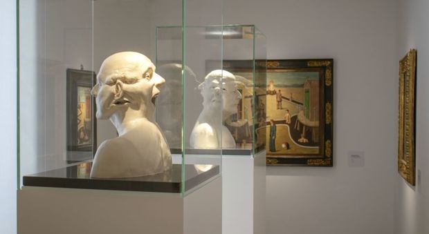 La mostra "Jan Fabre. The Rhythm of the Brain" è visitabile fino al 9 febbraio a Palazzo Merulana a Roma