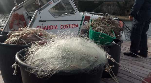 Bacoli, scacco alla pesca abusiva: sequestrati mille metri di reti