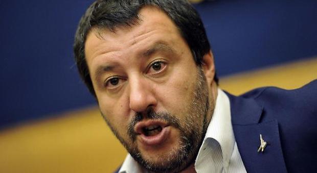 La Lega dice addio al verde padano, la svolta di Salvini è anche nel look