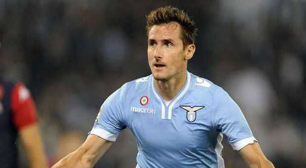 Klose pressa la Lazio:«Ho tante richieste» Il tedesco vuole restare ma non fa sconti