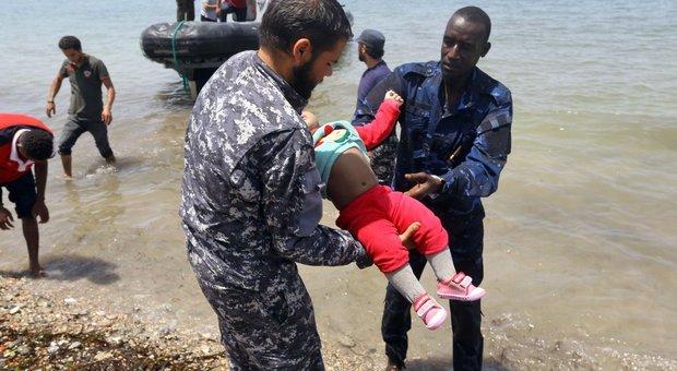 Quei tre bimbi affogati davanti alla Libia: la strage infinita dei bambini in mare