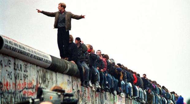 30 anni dalla caduta del Muro di Berlino: le 10 date che hanno fatto la storia