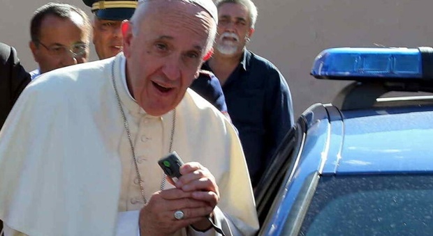 Papa Francesco nella sua visita alle zone terremotate dell'Umbria