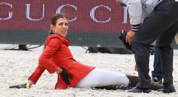 Paura per Charlotte Casiraghi la bella di Monaco cade da cavallo