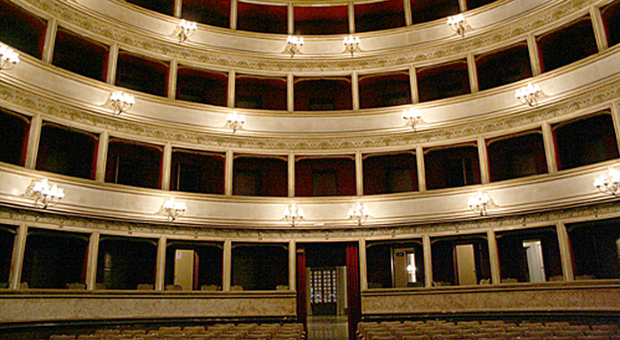 L'interno del teatro Unione a Viterbo