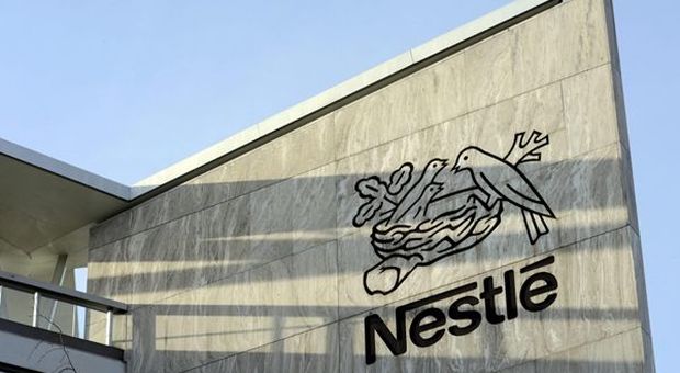 Nestlé investe 2 miliardi franchi per passaggio alla plastica riciclata