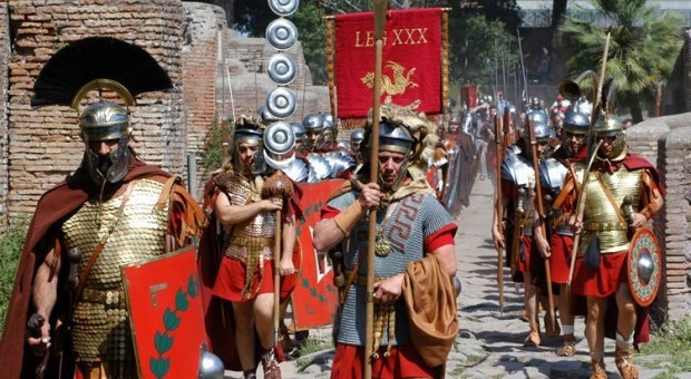 Lecce come l'antica Roma: in piazza lancette indietro di 2mila anni