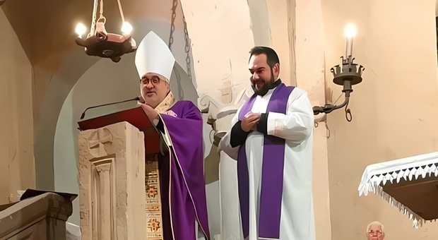 Il vescovo Salvi con don Alfredo