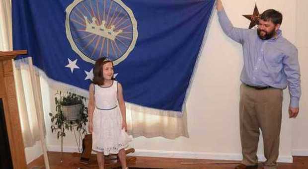 Bimba di 7 anni vuole essere una principessa: il papà le compra un intero regno