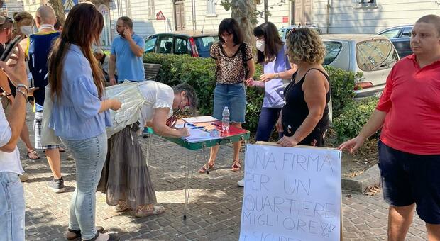 Ancona, c’è il banchetto anti-droga al Piano: 2 pusher inseguiti e presi in diretta