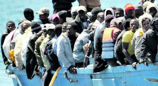 Allerta del Viminale: «Migliaia di migranti pronti allo sbarco, servono strutture»
