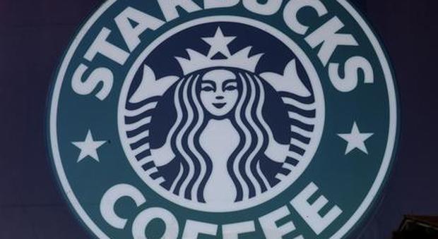 Starbucks, chiudono 150 caffetterie: crollo in Borsa