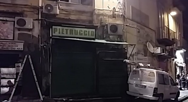 Napoli: vede il rapinatore nel suo negozio e muore stroncato da infarto