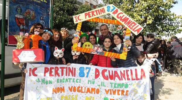 Il Carnevale di de Magistris: festa a Scampia con l'associazione culturale Gridas