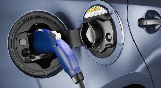 La Francia vieterà la vendita di auto diesel e a benzina entro il 2040