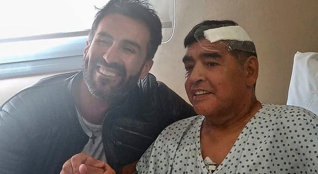 Maradona, il medico sotto accusa: «Chiedo scusa alla sua famiglia per quelle mie parole»